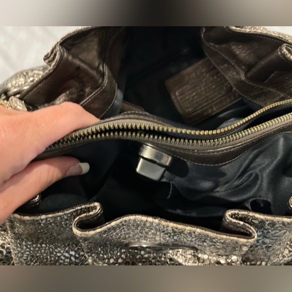 Beautiful metallic coach bag with two coach tags included - Picture 7 of 8